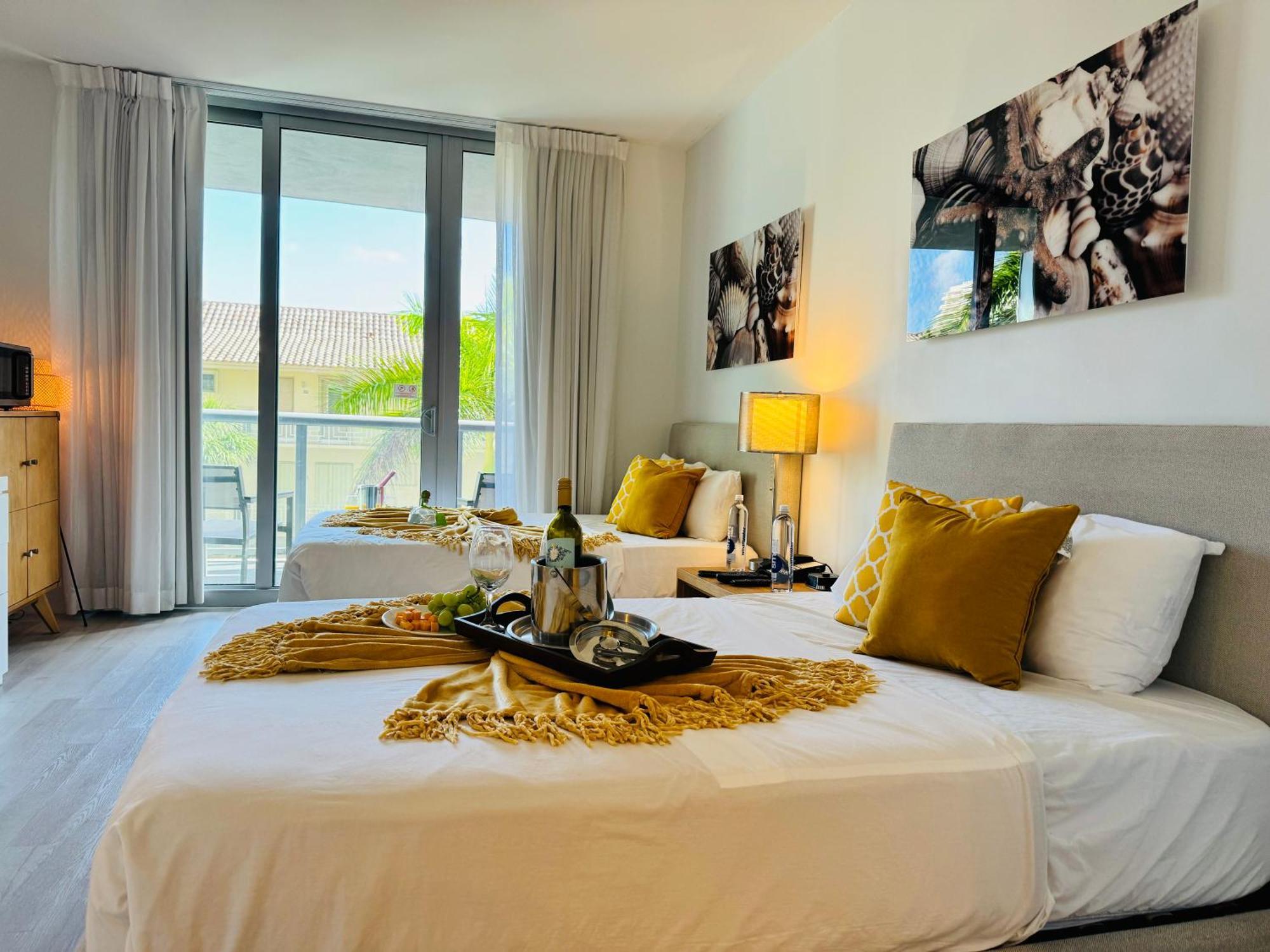 Beachwalk Resort & Condos Hallandale Beach Bagian luar foto