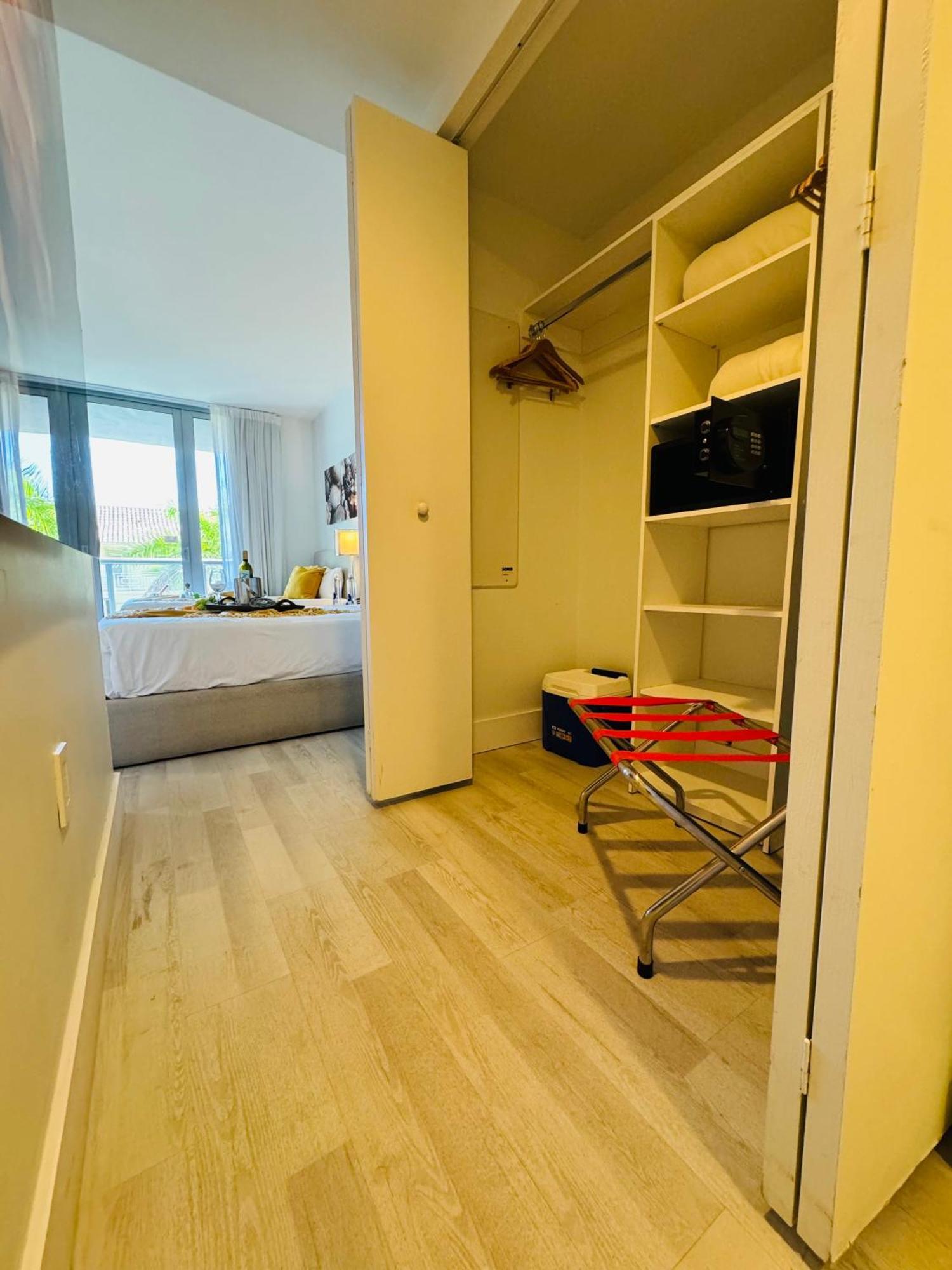 Beachwalk Resort & Condos Hallandale Beach Bagian luar foto