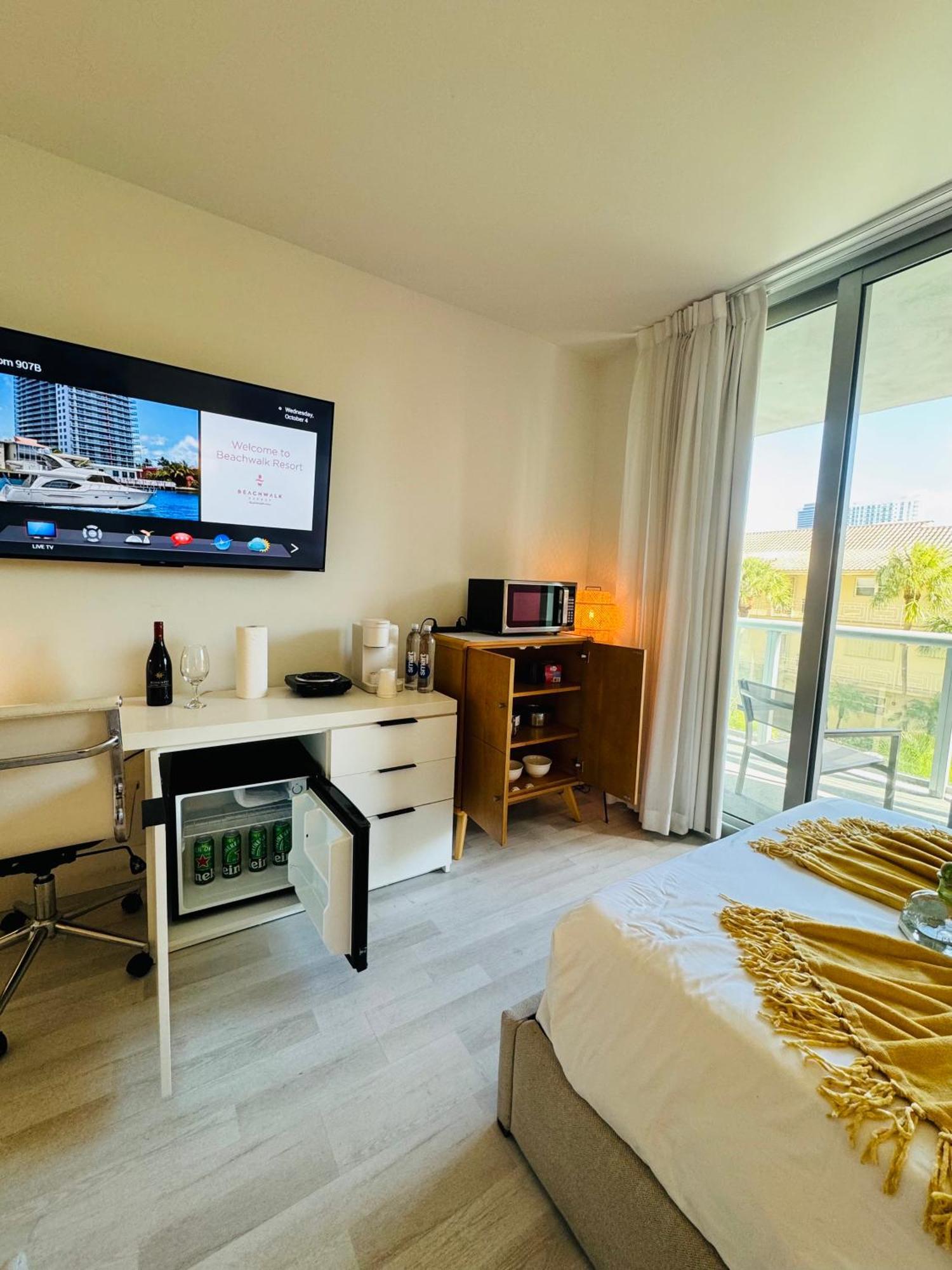 Beachwalk Resort & Condos Hallandale Beach Bagian luar foto