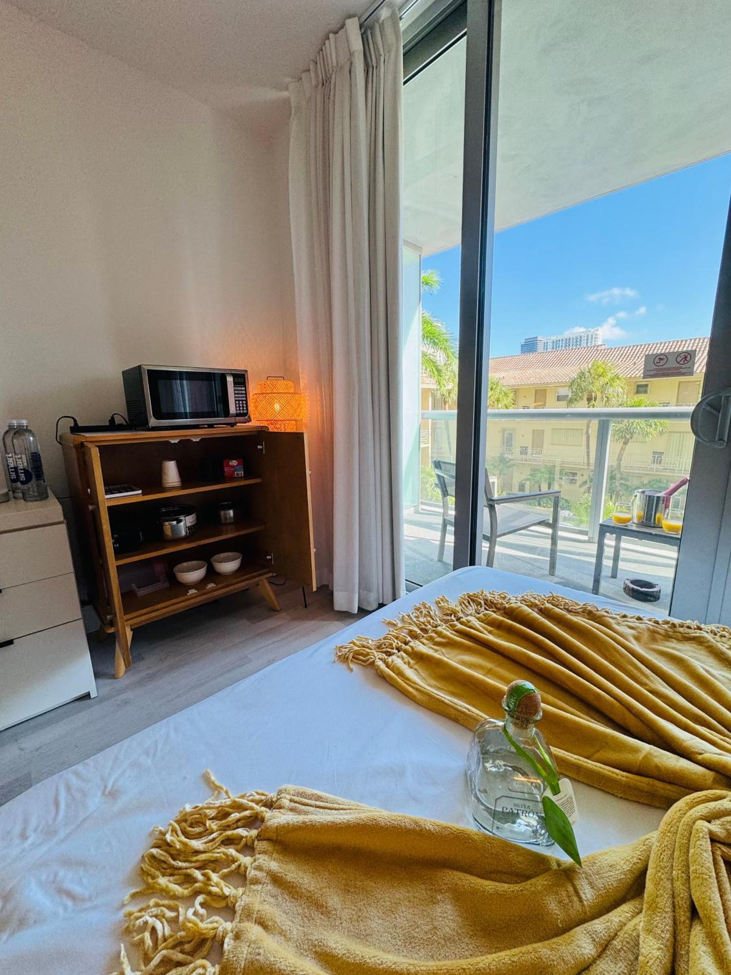 Beachwalk Resort & Condos Hallandale Beach Bagian luar foto