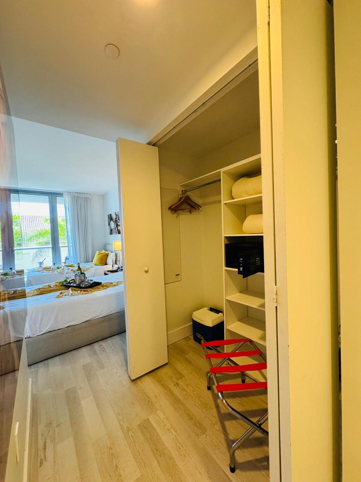 Beachwalk Resort & Condos Hallandale Beach Bagian luar foto