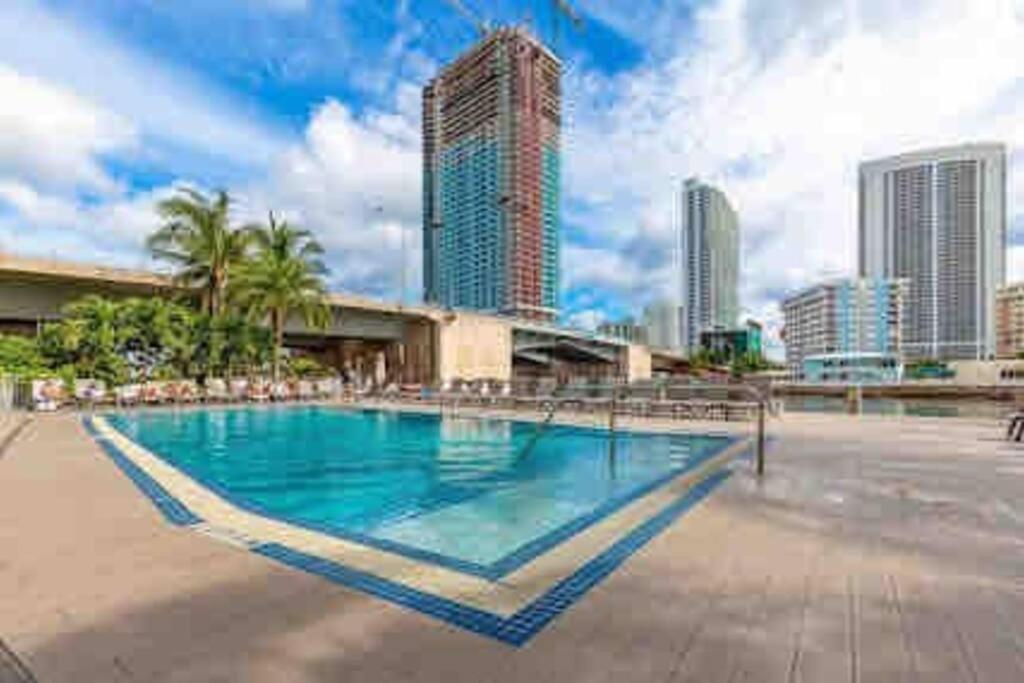 Beachwalk Resort & Condos Hallandale Beach Bagian luar foto