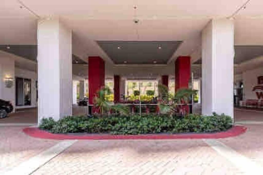 Beachwalk Resort & Condos Hallandale Beach Bagian luar foto