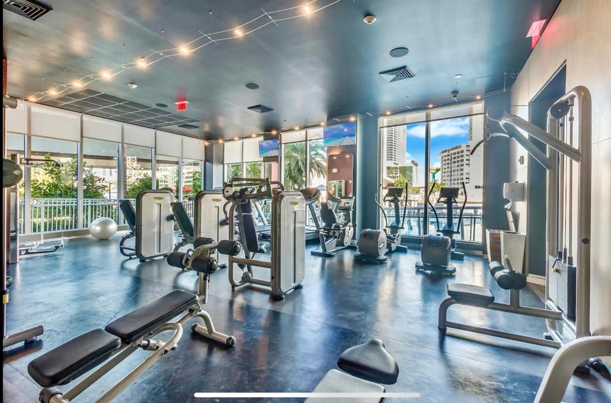 Beachwalk Resort & Condos Hallandale Beach Bagian luar foto